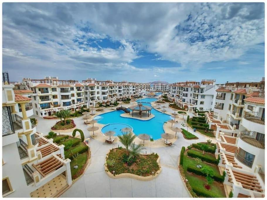 3-Bedroom Apartment On The Third Floor With 3 Balconies And Lovely Pool View, Street View And Free Beach Access In Sharm Hills Resort Exterior foto