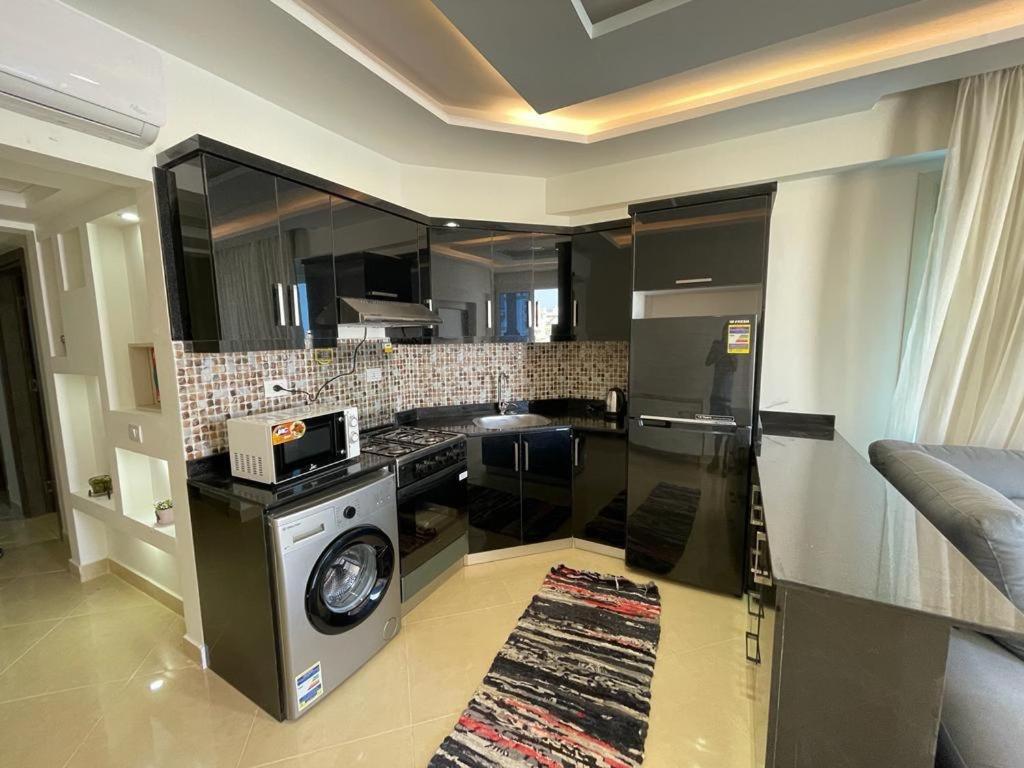 3-Bedroom Apartment On The Third Floor With 3 Balconies And Lovely Pool View, Street View And Free Beach Access In Sharm Hills Resort Exterior foto