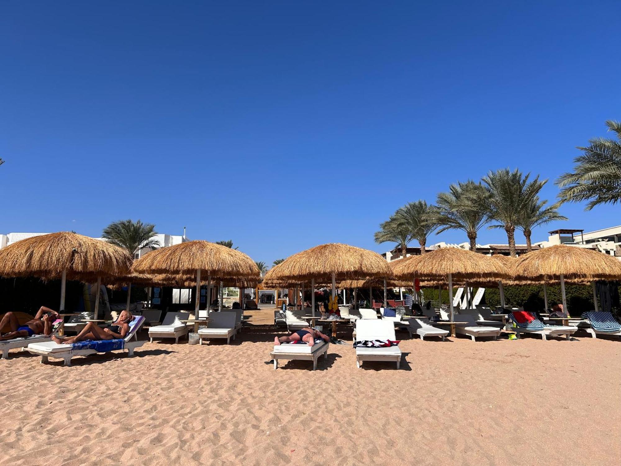 3-Bedroom Apartment On The Third Floor With 3 Balconies And Lovely Pool View, Street View And Free Beach Access In Sharm Hills Resort Exterior foto