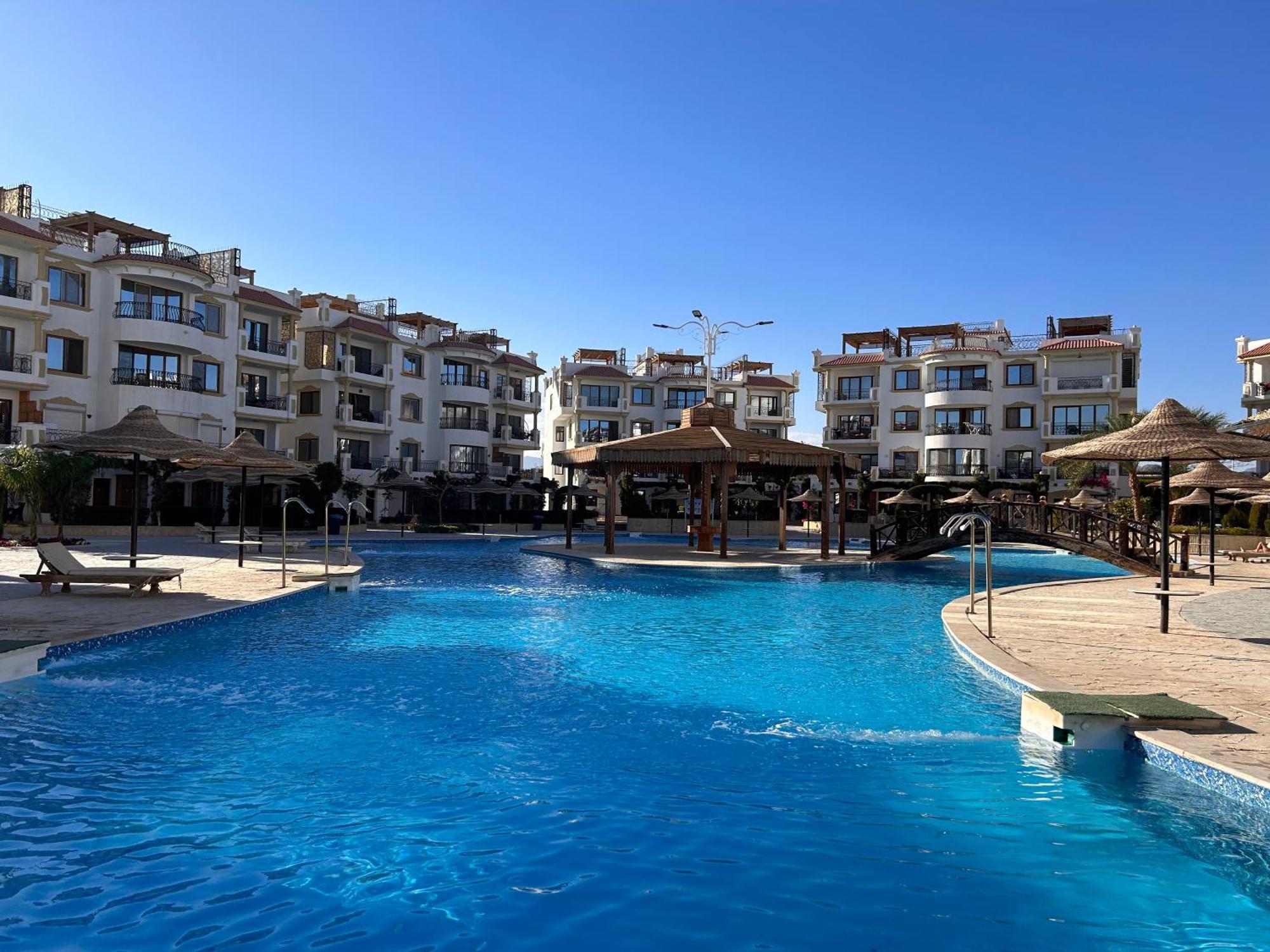 3-Bedroom Apartment On The Third Floor With 3 Balconies And Lovely Pool View, Street View And Free Beach Access In Sharm Hills Resort Exterior foto
