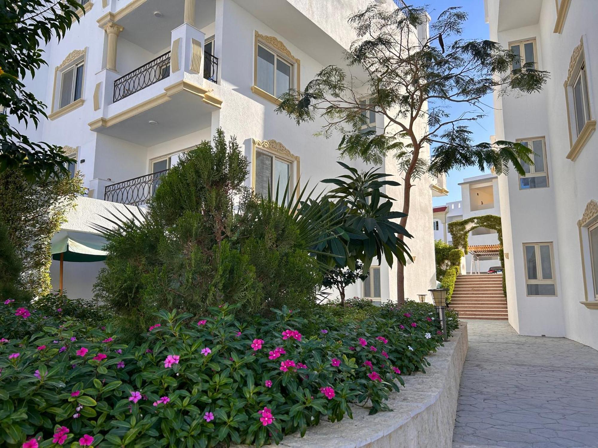3-Bedroom Apartment On The Third Floor With 3 Balconies And Lovely Pool View, Street View And Free Beach Access In Sharm Hills Resort Exterior foto