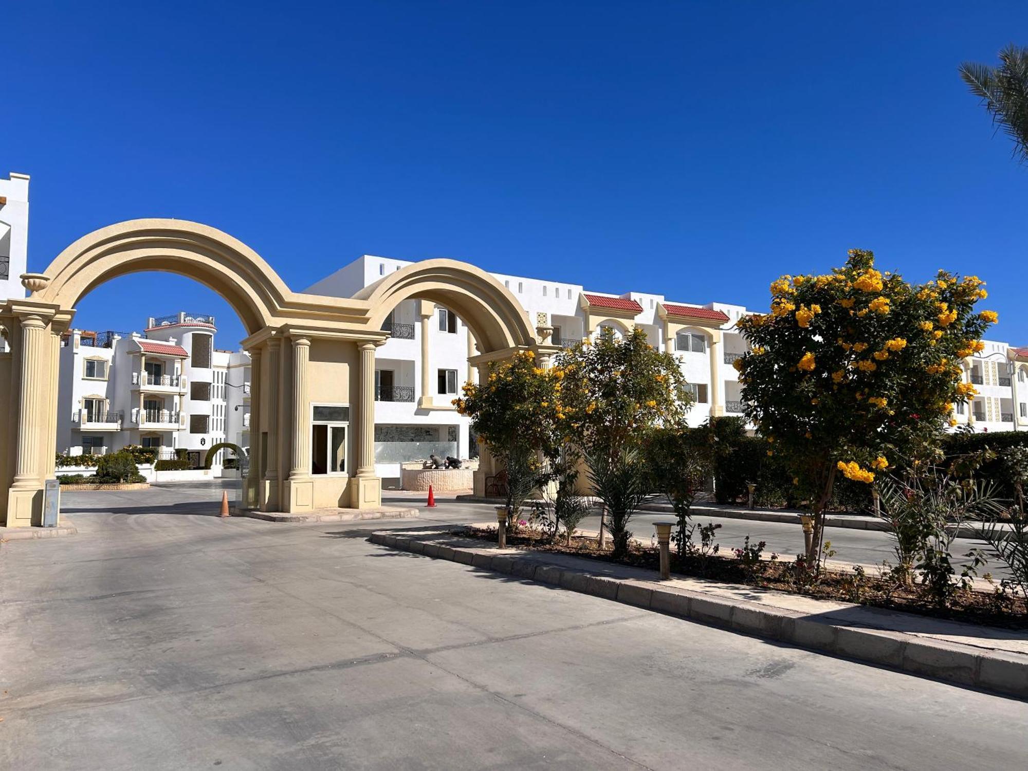 3-Bedroom Apartment On The Third Floor With 3 Balconies And Lovely Pool View, Street View And Free Beach Access In Sharm Hills Resort Exterior foto