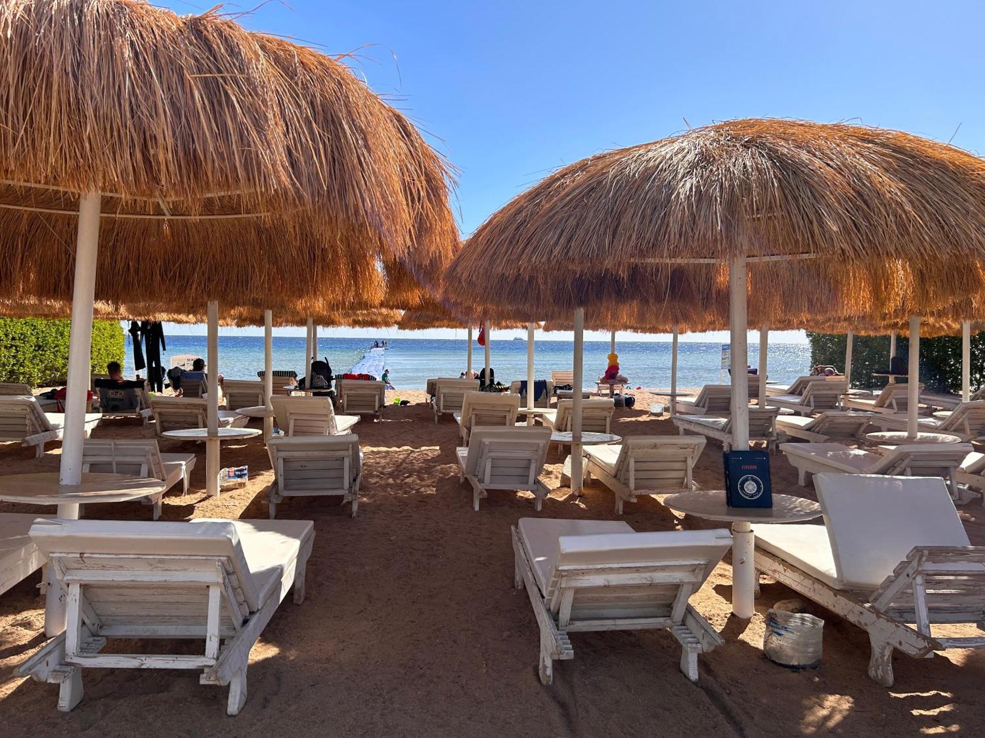 3-Bedroom Apartment On The Third Floor With 3 Balconies And Lovely Pool View, Street View And Free Beach Access In Sharm Hills Resort Exterior foto